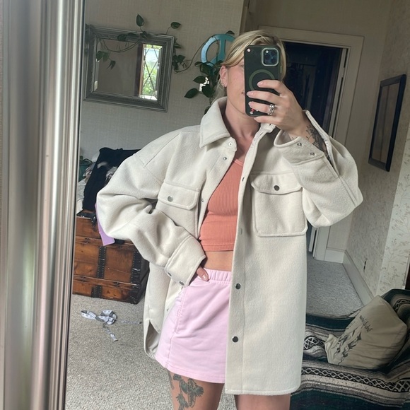 H&M Cream Lightweight Oversized Button Down Shacket - Picture 2 of 13